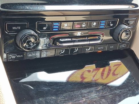 Certified 2023 Jeep Grand Cherokee L Limited w/ Luxury Tech Group II image 19