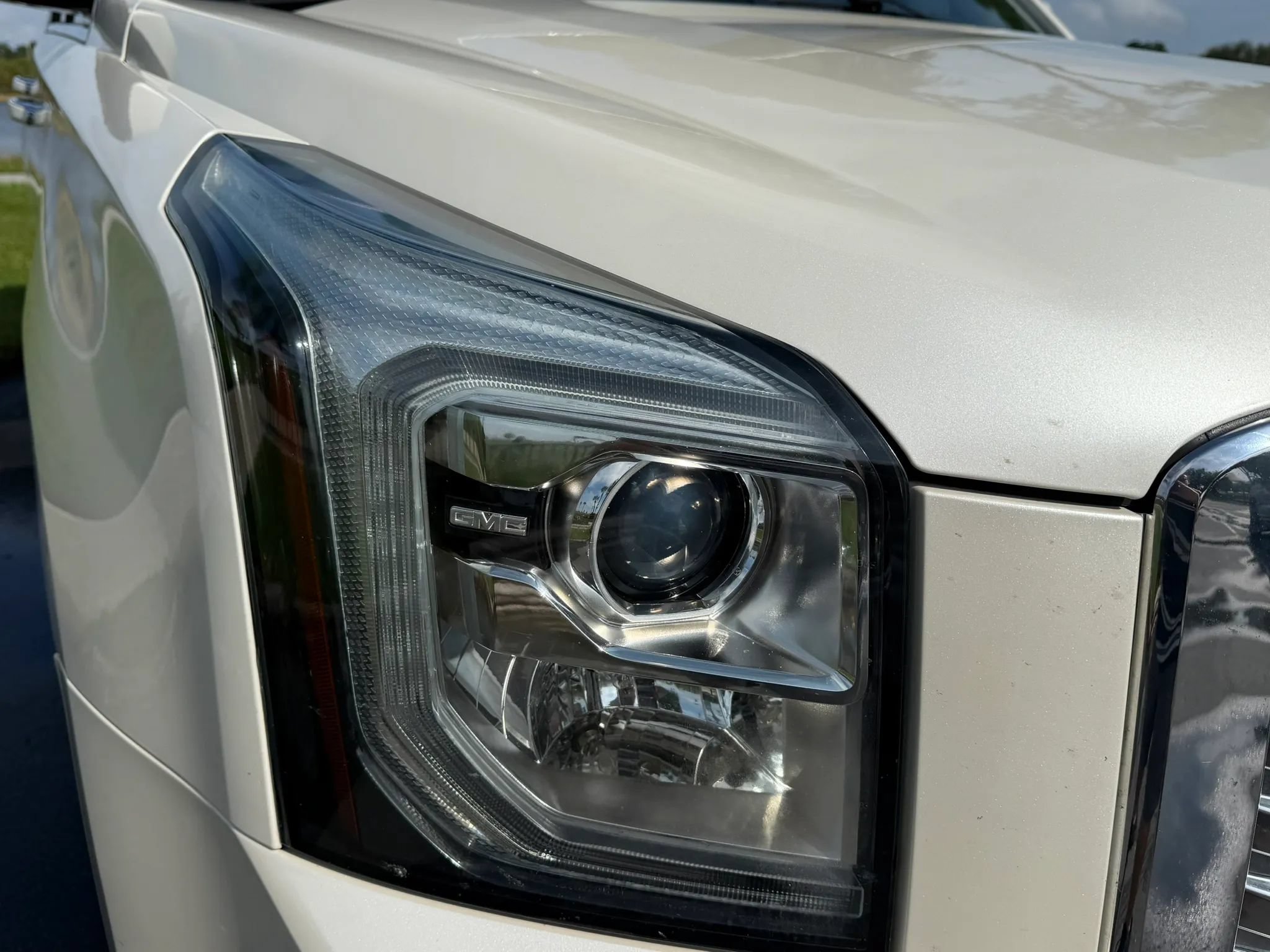 Used 2015 GMC Yukon Denali w/ Touring Package AWD/4WD image 5