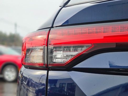 New 2025 Mitsubishi Outlander SE image 9