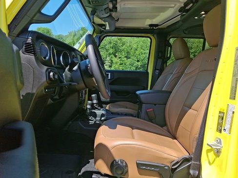 Used 2023 Jeep Wrangler Unlimited Sahara AWD/4WD image 13