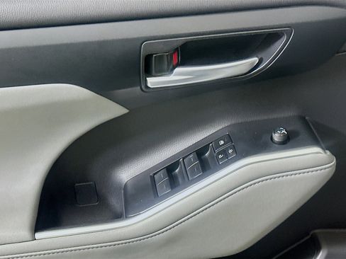 Used 2024 Toyota Highlander XLE image 15