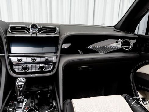 Used 2022 Bentley Bentayga image 41