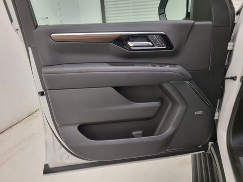 New 2025 Chevrolet Suburban High Country image 37