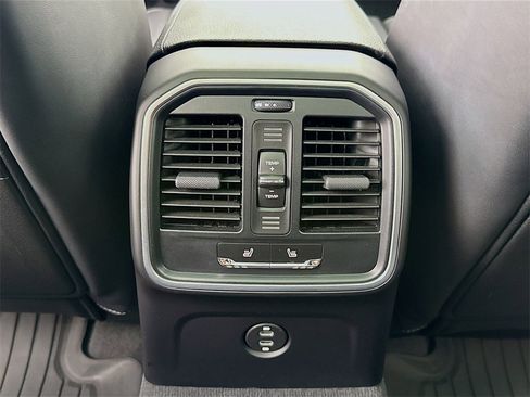 Certified 2025 Porsche Macan image 27