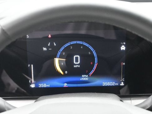 Used 2025 Chevrolet Trax LT w/ LT Convenience Package FWD image 11