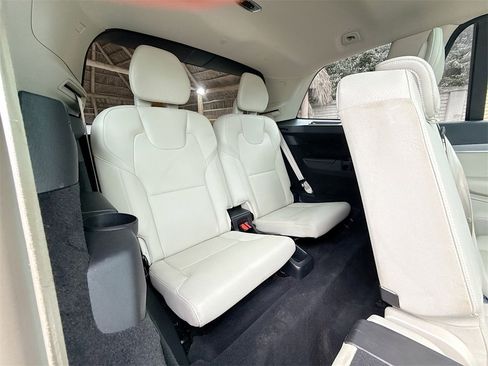 Used 2021 Volvo XC90 T5 Momentum w/ Climate Package image 31