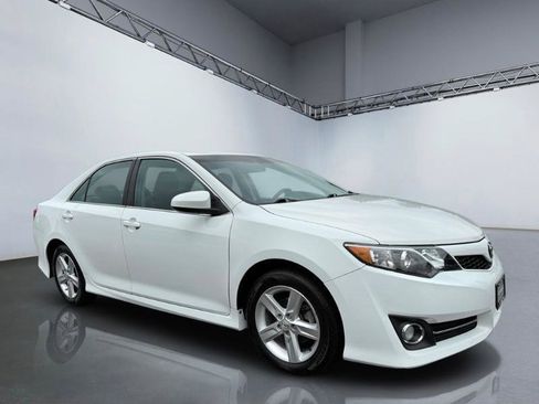 Used 2014 Toyota Camry SE FWD image 9