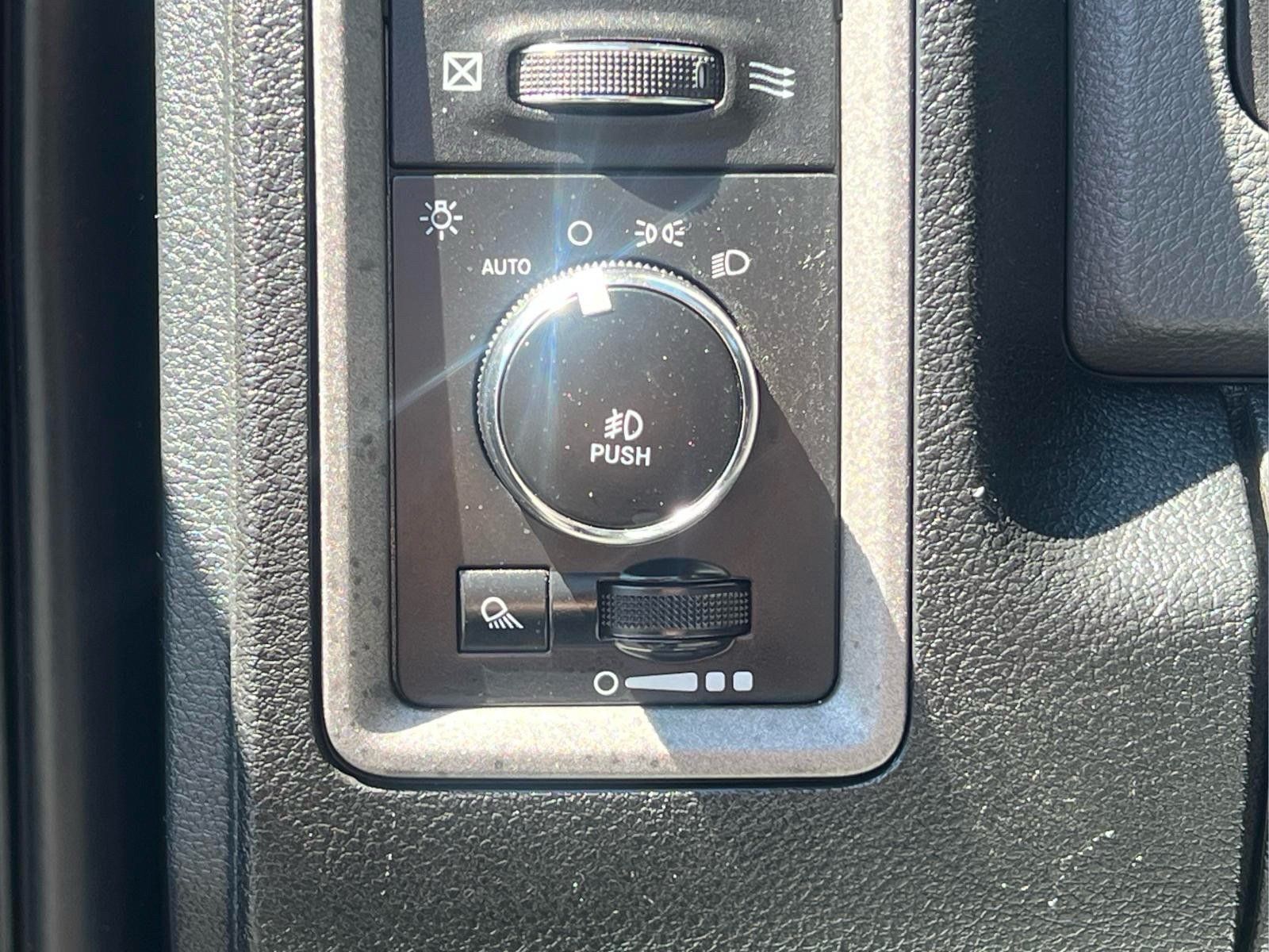 Used 2017 RAM 1500 Express AWD/4WD image 19