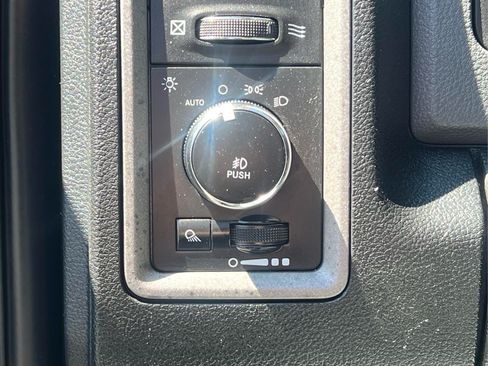 Used 2017 RAM 1500 Express AWD/4WD image 19