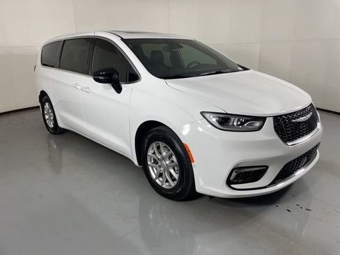 New 2026 Chrysler Pacifica Select FWD image 2