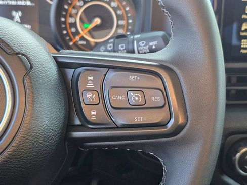 Used 2025 Jeep Wrangler Unlimited Sport AWD/4WD image 27