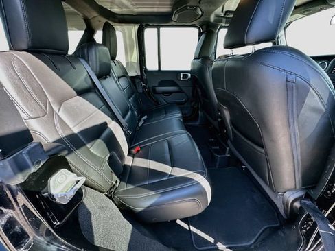 Used 2019 Jeep Wrangler Unlimited Sahara w/ Cold Weather Group AWD/4WD image 26