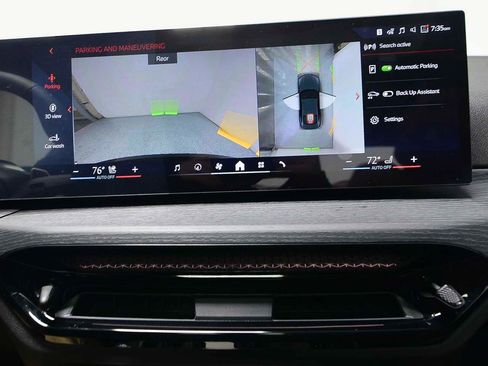 Used 2025 BMW 430i Coupe w/ Convenience Package image 12