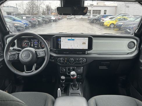 Used 2024 Jeep Gladiator Sport image 9