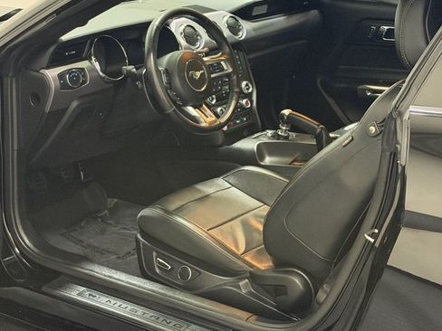 Used 2017 Ford Mustang GT w/ Black Accent Package RWD image 8