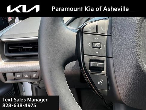 Used 2024 Toyota Prius XLE FWD image 12