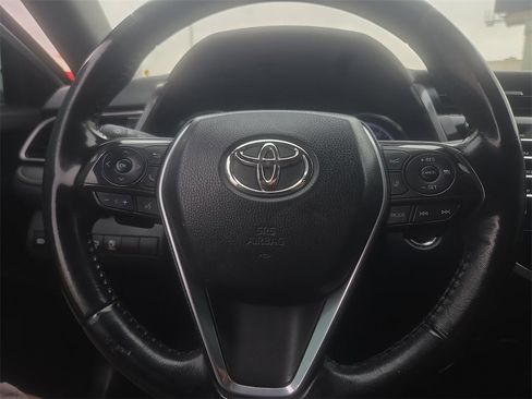 Certified 2020 Toyota Camry SE image 25