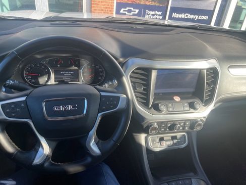 Used 2023 GMC Acadia SLT image 12