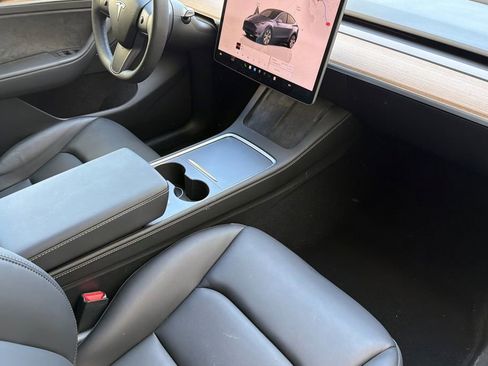 Used 2024 Tesla Model Y Long Range image 15