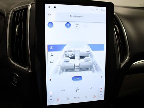 Used 2024 Ford Edge Titanium image 34