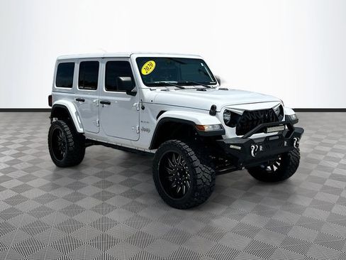 Used 2020 Jeep Wrangler Unlimited Sahara AWD/4WD image 3