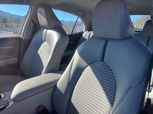 Used 2024 Toyota Camry SE image 7