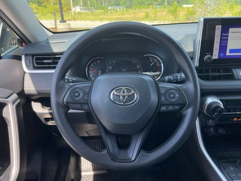 Used 2024 Toyota RAV4 XLE FWD image 21