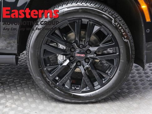 Used 2025 GMC Yukon XL Denali w/ Denali Reserve Package image 35