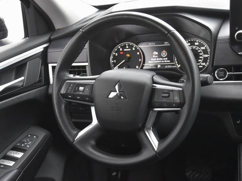 Used 2024 Mitsubishi Outlander SE image 19