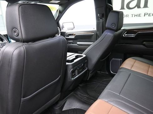 Used 2023 Chevrolet Silverado 1500 High Country w/ High Country Premium Package AWD/4WD image 23