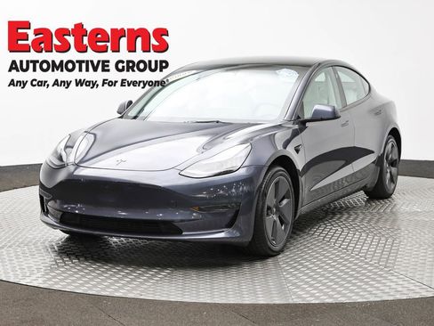 Used 2023 Tesla Model 3 Standard Range image 1