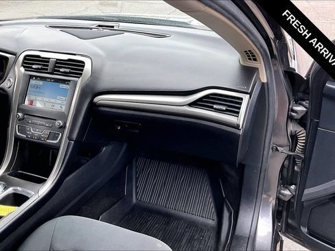 Used 2018 Ford Fusion SE w/ Fusion SE Technology Package FWD image 25