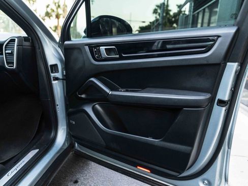 Used 2020 Porsche Cayenne AWD/4WD image 41