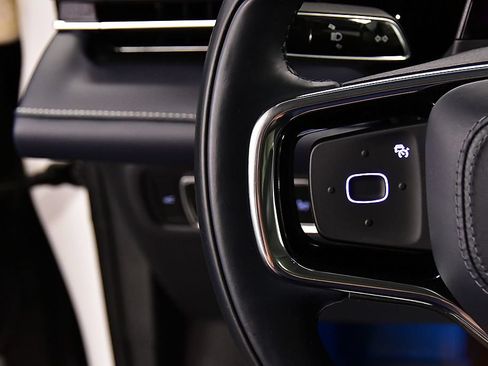 Used 2024 Lincoln Nautilus Reserve w/ Equipment Group 202A AWD/4WD image 21