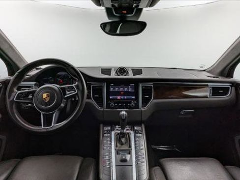 Used 2018 Porsche Macan Turbo w/ Premium Package Plus image 24