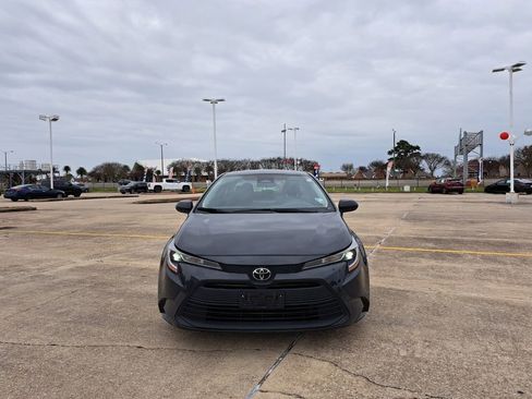 Used 2024 Toyota Corolla LE image 2