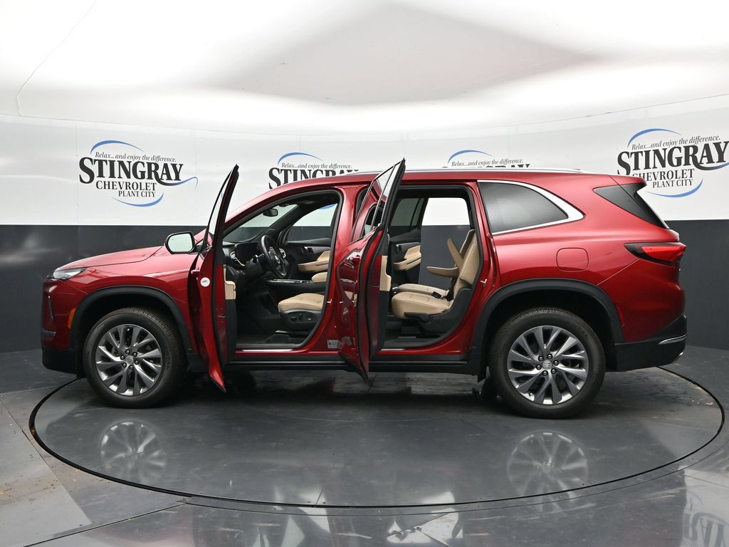 Used 2025 Buick Enclave Preferred w/ Power Package FWD image 37