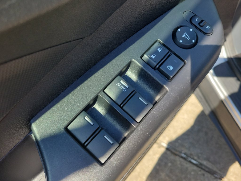 Used 2015 Honda CR-V LX image 14