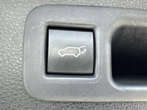 Used 2021 Toyota Highlander XLE AWD/4WD image 15
