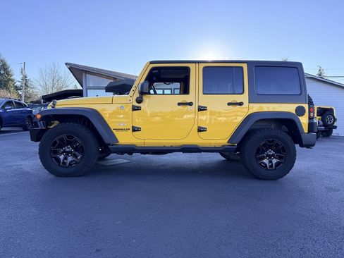 Used 2015 Jeep Wrangler Unlimited Sahara w/ Connectivity Group image 2