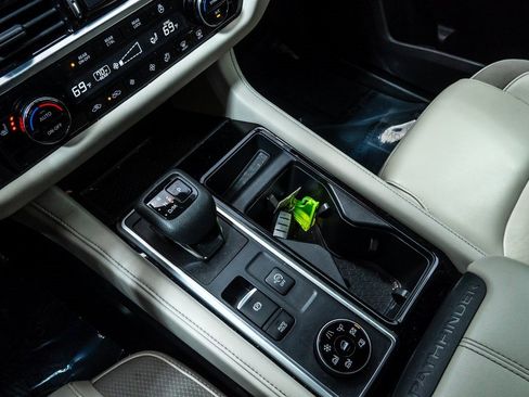 Used 2022 Nissan Pathfinder SL w/ SL Premium Package image 19