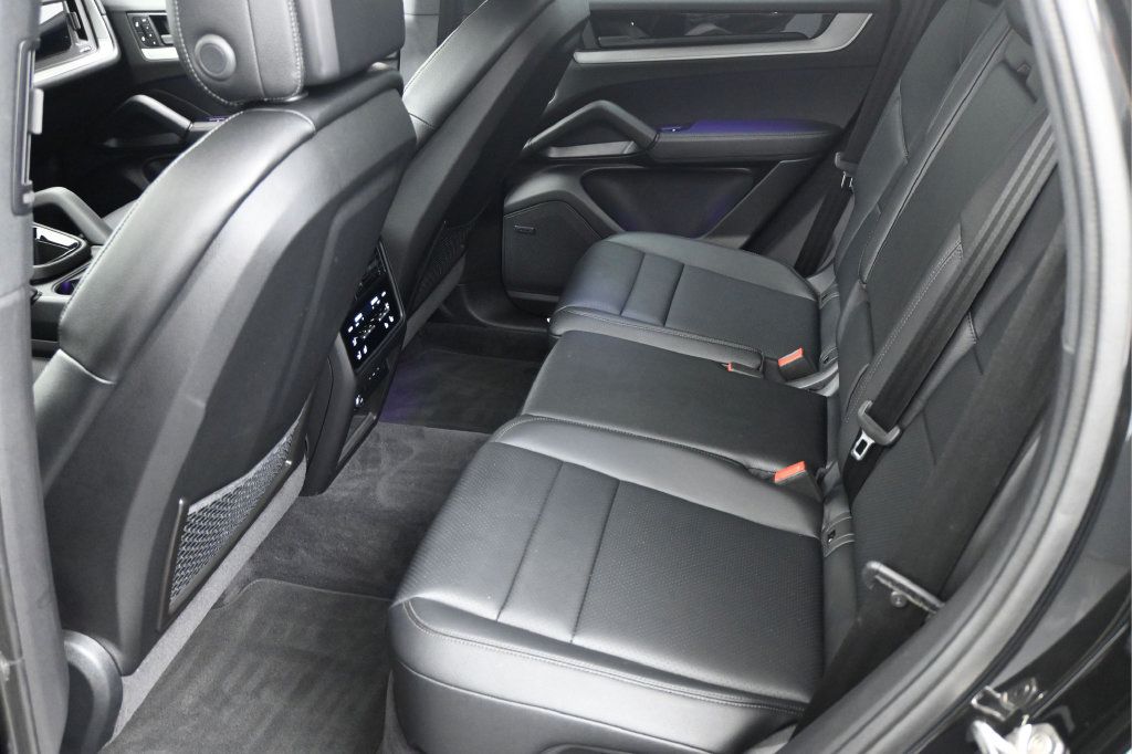 Certified 2025 Porsche Cayenne AWD/4WD image 7
