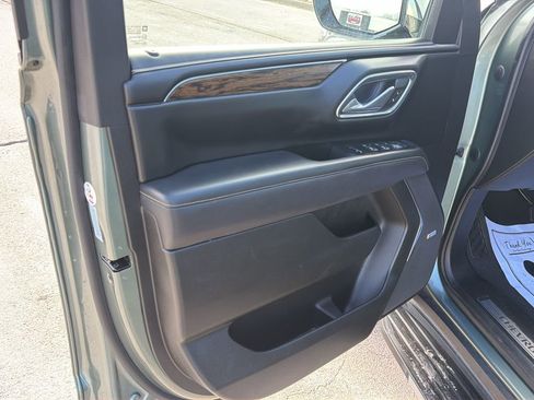 Used 2023 Chevrolet Suburban Premier image 19