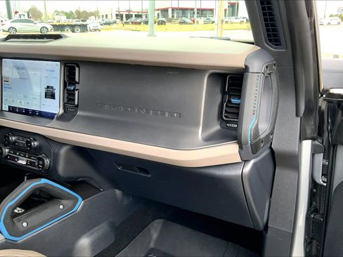 Used 2024 Ford Bronco Wildtrak image 17