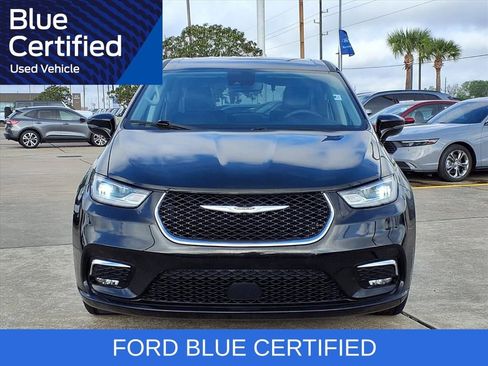 Used 2024 Chrysler Pacifica Touring-L image 6