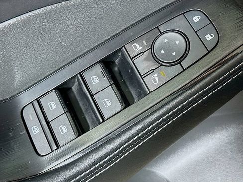 Used 2025 Nissan Rogue SV AWD/4WD image 18