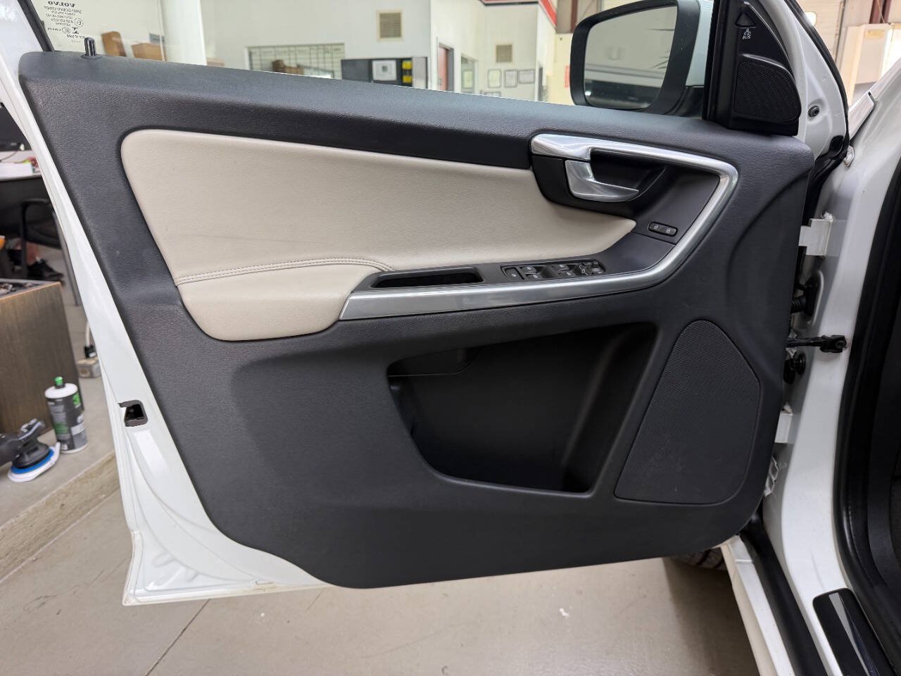 Used 2016 Volvo XC60 T6 AWD/4WD image 10