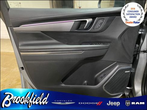 Used 2025 Buick Enclave Preferred image 15