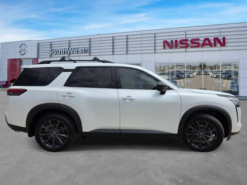 New 2026 Nissan Pathfinder SL w/ SL Premium Package FWD image 4
