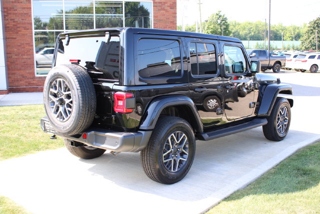 New 2026 Jeep Wrangler Unlimited Sahara AWD/4WD image 36